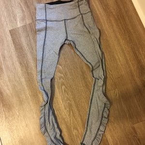 Lululemon grey and black zig zag leggings Sz 2